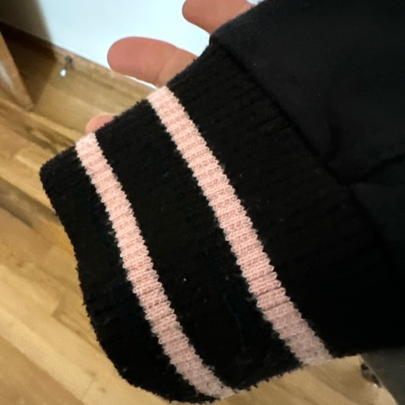 Fila Black sweatshirt With Multicolor Letters. Size Medium - Picture 5 of 7